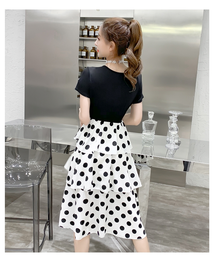 Dress4693 เดรสยาวทรงขนมชั้นไซส์ใหญ่ ด้านบนเป็นผ้าคอตตอนยืดหยุ่นสีพื้นดำตัดต่อกระโปรงเอวยางยืดต่อระบายเป็นชั้นๆ ผ้าไมโครเนื้อดี งานน่ารักใส่เที่ยวชิลด์ๆ หรือวันสบายๆ ก็น่ารักดูดี มีติดตู้ไว้ใส่ได้เรื่อยๆ มี 2 สี ดำ, ขาว