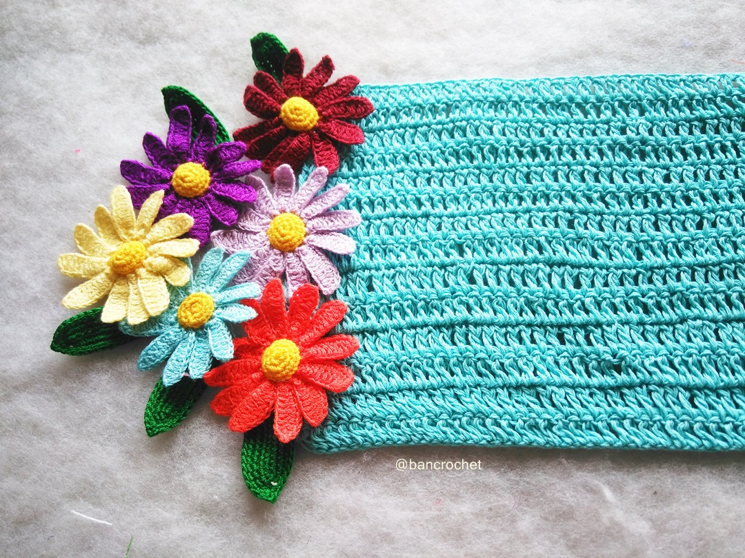 ผ้าปูโตีะถักโครเชต์ Crochet table runner สีฟ้า 28*8 นิ้ว