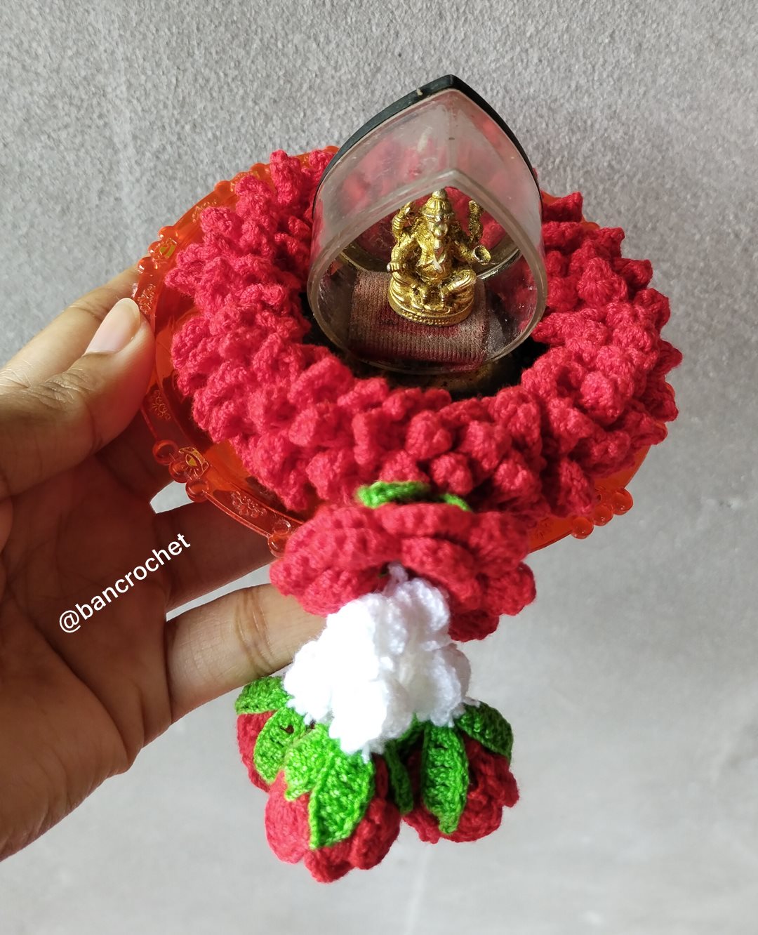 Bancrochet พวงมาลัยกุหลาบสีแดงถัก Crochet Thai Garland แดง 8*15 cm