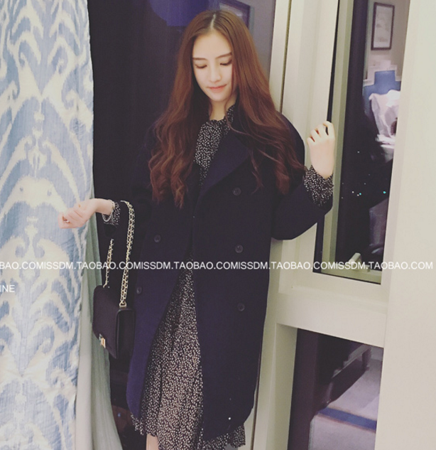 เสื้อโค้ทกันหนาว สีกรมท่า ทรงยาวโคล่ง แต่งกระดุุม 2 แถว ผ้าวูลผสมสักกะหลาด บุซับในกันลม พร้อมส่ง สีกรมท่า