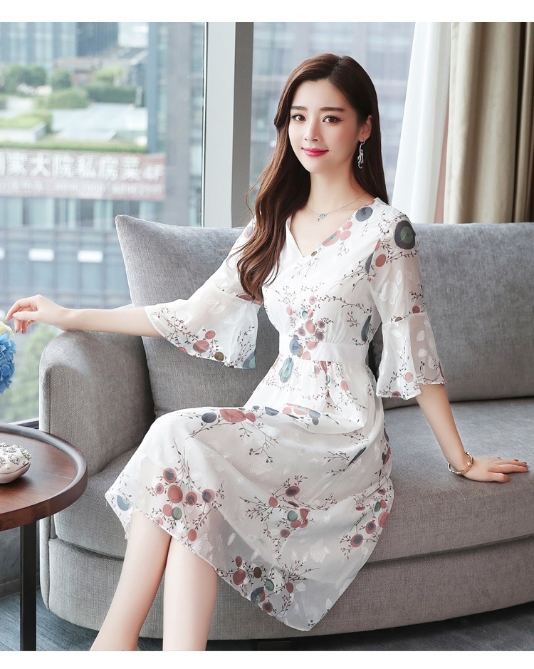 Dress4396 เดรสยาวลายดอกไม้พื้นสีขาว แขนสามส่วนระบาย ซิปข้างใส่ง่าย มีซับในอย่างดีทั้งชุด ทรงคอวีใส่แล้วดูเพรียว