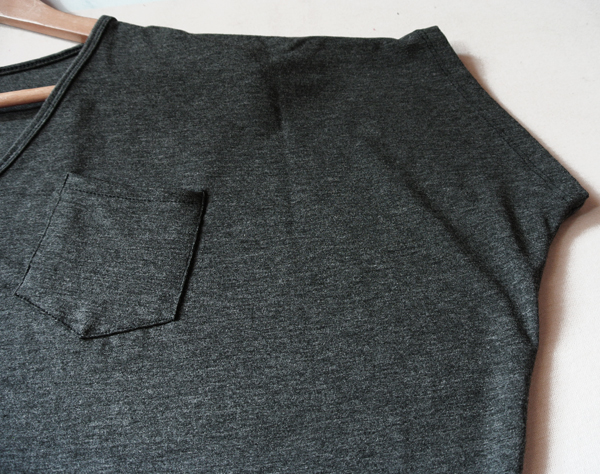 เสื้อผ้าแฟชั่น เสื้อยืดตัวใหญ่ คอวี