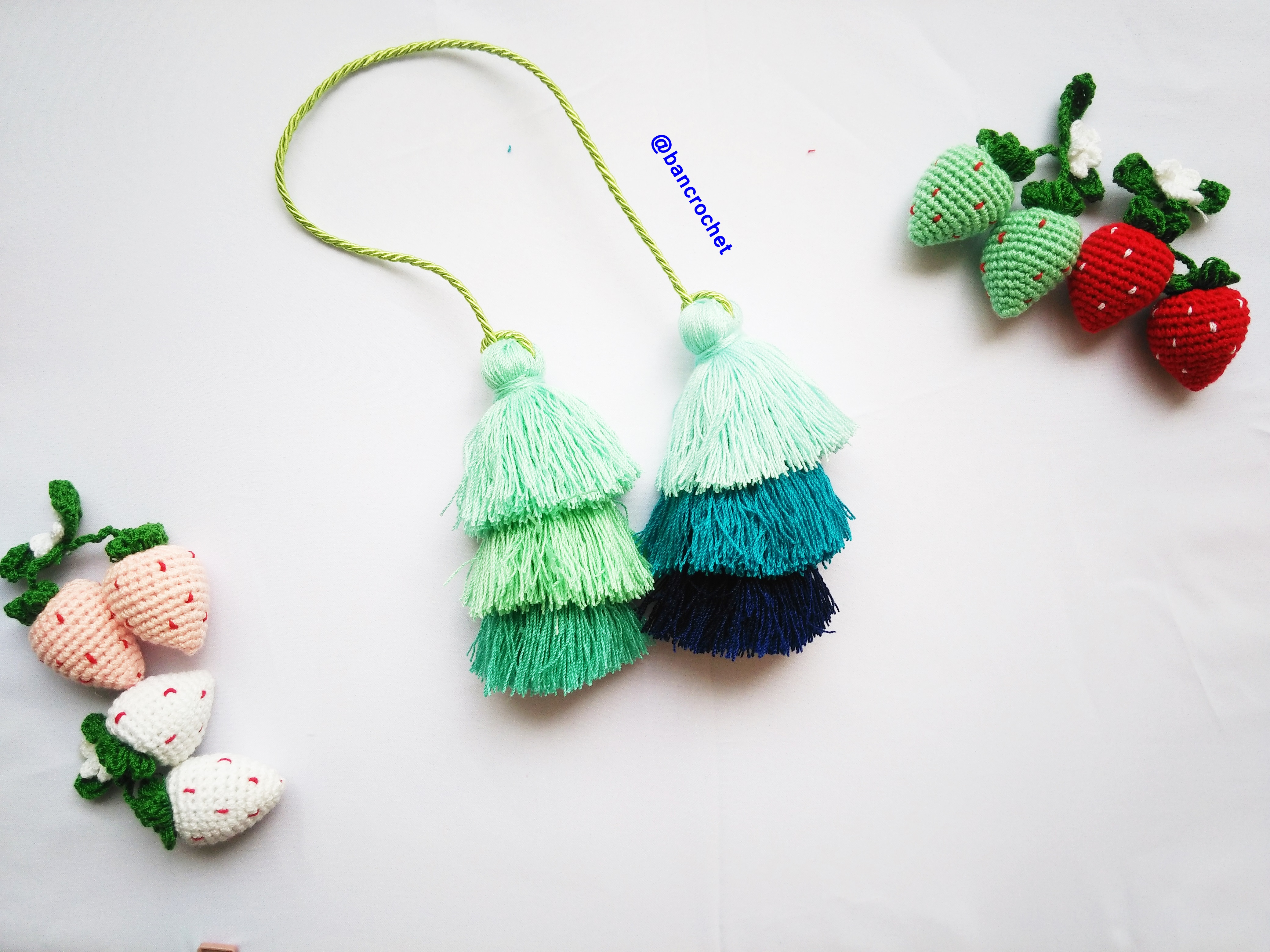 Bancrochet พู่ห้อยกระเป๋า/ที่ห้อยกระเป๋าแฮนด์เมด Tassels keychain hanging for bags หลากสี 4 นิ้ว
