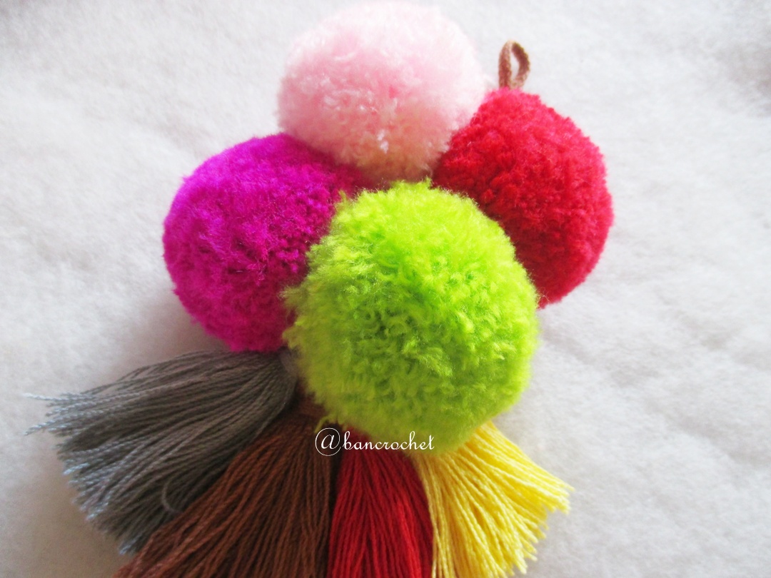 พู่+ปอมปอมแขวนกระเป๋าถักโครเชต์ pompom