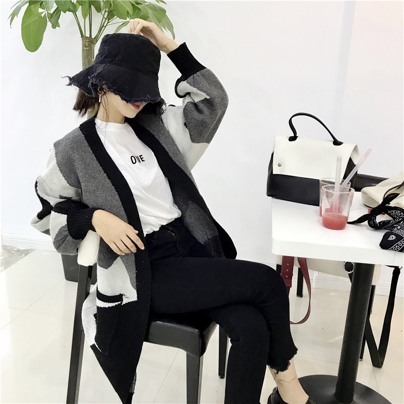 เสื้อคลุมกันหนาว ยาว 34 นิ้ว ไหมพรม ทอลายขาวดำ เก๋ๆ