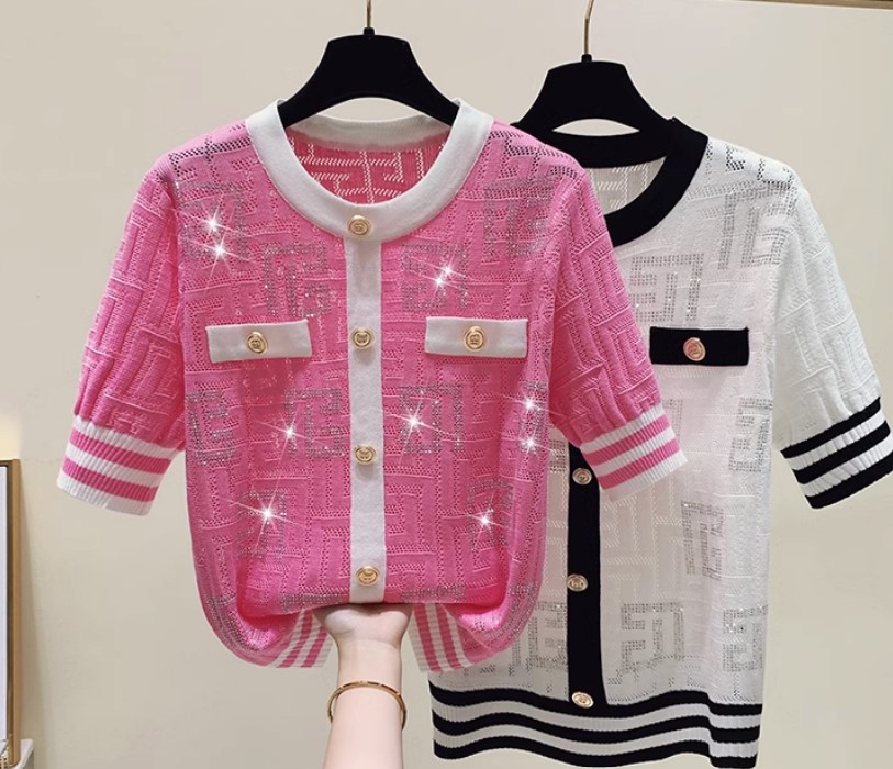 เสื้อยืดผู้หญิง เสื้อยืด แฟชั่น แบบผู้ใหญ่ เสื้อยืด ถักนิตติ้ง สีชมพู สีขาว กระดุมทอง เสื้อใส่ทำงาน ใส่เที่ยว แบบเก๋ ๆ 606989