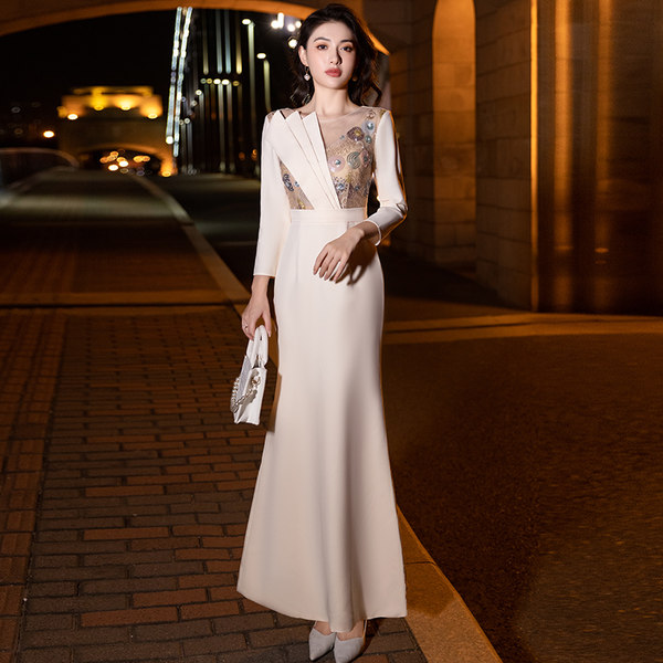 ชุดราตรี ชุดราตรีสวยหรู แบบ ทันสมัย Evening dress