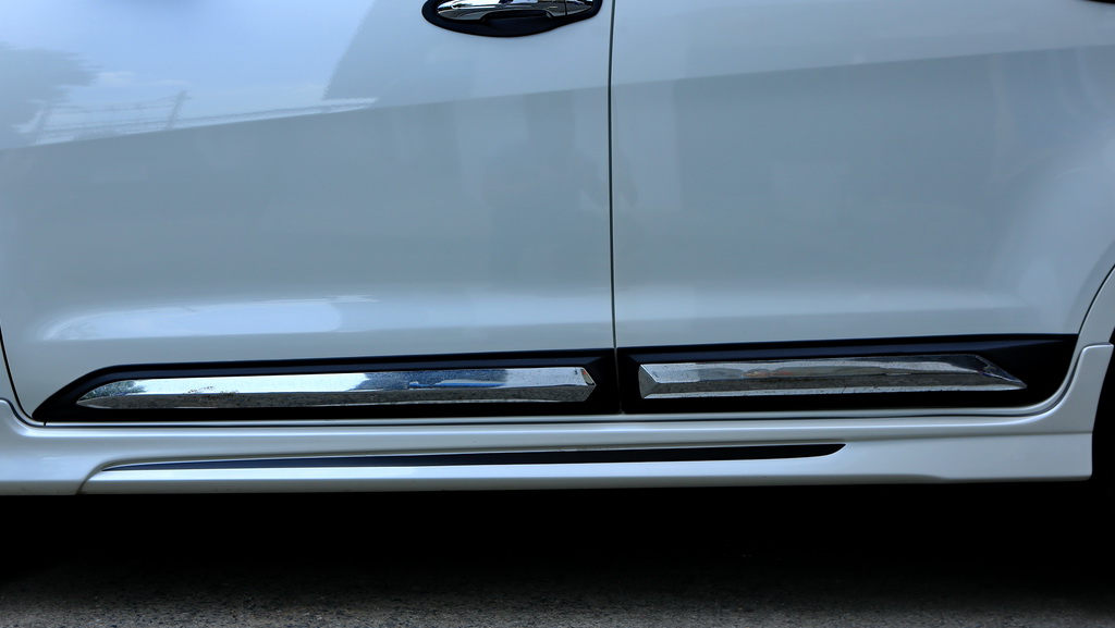 กันกระเเทกข้างประตู All New Innova