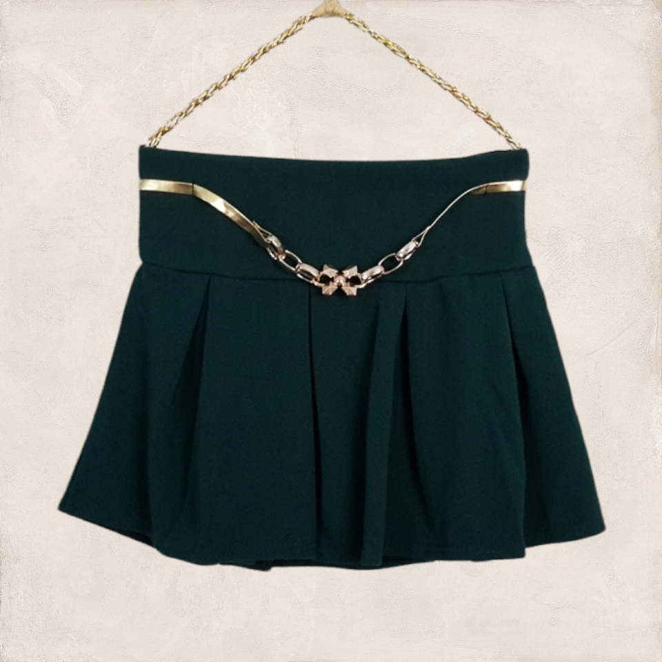 Skirt246 กระโปรงเอวสม็อคยางยืด แต่งหัวเข็มขัด ผ้าหนาเนื้อดีมีน้ำหนักทิ้งตัวไม่ยับง่าย มีซับในกางเกง สีพื้นเขียวเข้ม