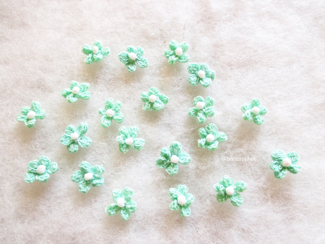 Bancrochet ดอกไม้จิ๋วถักโครเชต์ crochet mini flowers สีเขียว 0.5 นิ้ว