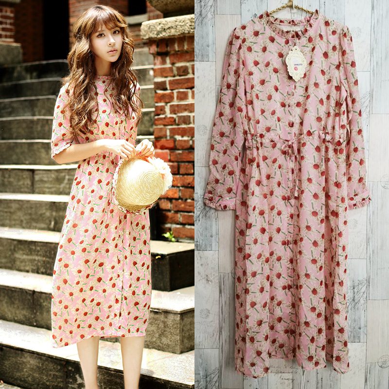Dress4158 แม็กซี่เดรสยาวทรงสวยลายดอกทานตะวันพื้นสีชมพู คอระบาย กระดุมผ่าหน้า แขนยาวกระดุมข้อมือ มีเชือกผูกรูดเอวปรับได้ตามสัดส่วน มีซับในอย่างดีทั้งชุด ผ้าชีฟองเกรดพรีเมียม