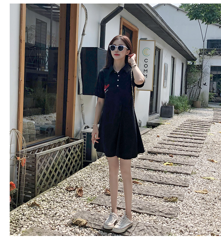 Dress4531 เดรสคอปก/เดรสโปโลสีดำ งานปักหน้าอกรูปหัวใจ กระดุมคอใช้งานได้จริง ดีเทลจับจีบช่วงเอวเก๋ๆ ผ้าคอตตอนโพลีเนื้อดีนุ่มมีน้ำหนักยืดหยุ่นสูงใส่สบาย งานสวยใส่ง่ายน่ารักมาก ใส่เที่ยว/ใส่ทำงานได้