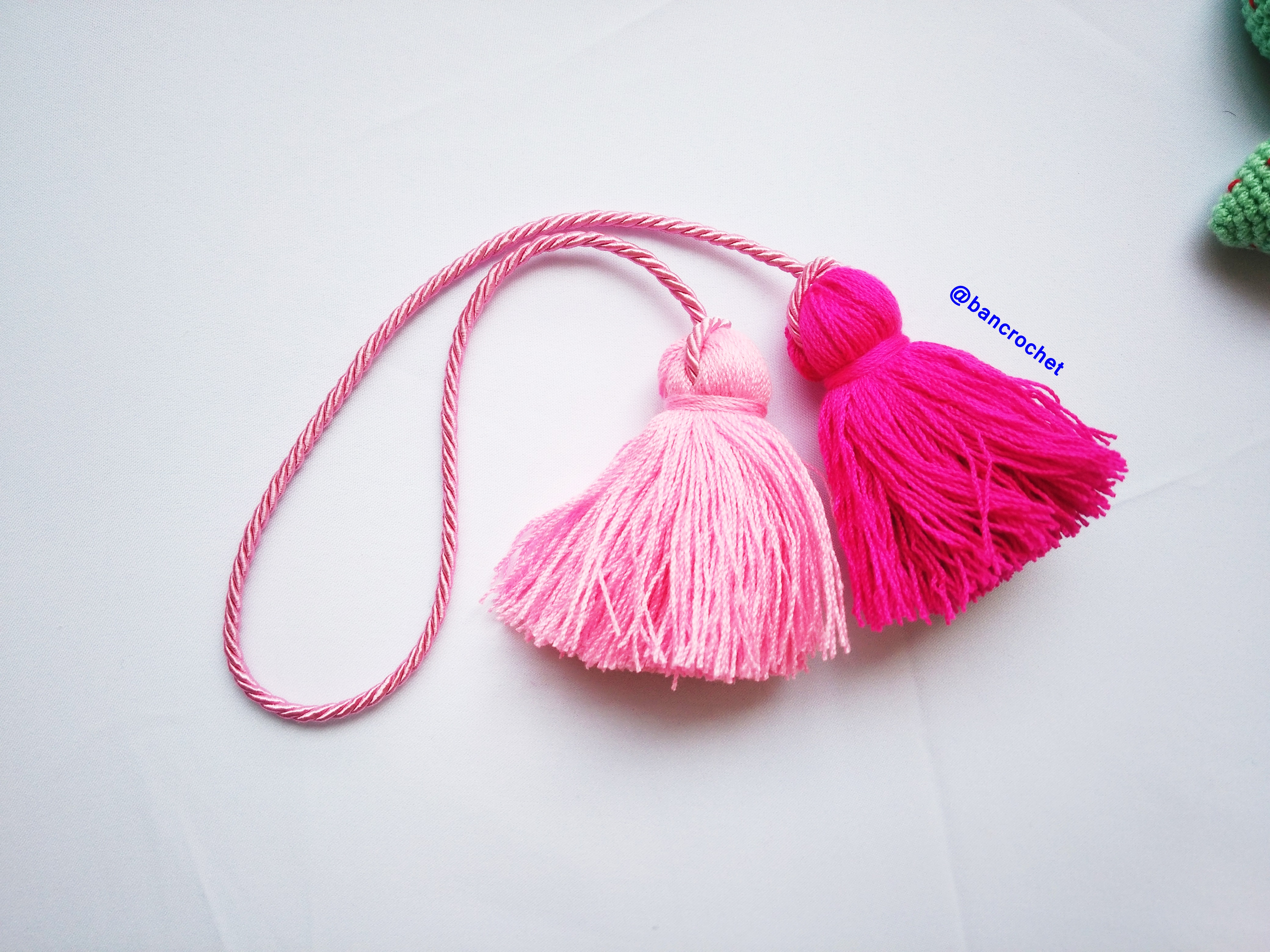 Bancrochet พู่ห้อยกระเป๋า/ที่ห้อยกระเป๋าแฮนด์เมด Tassels keychain hanging for bags หลากสี 4 นิ้ว