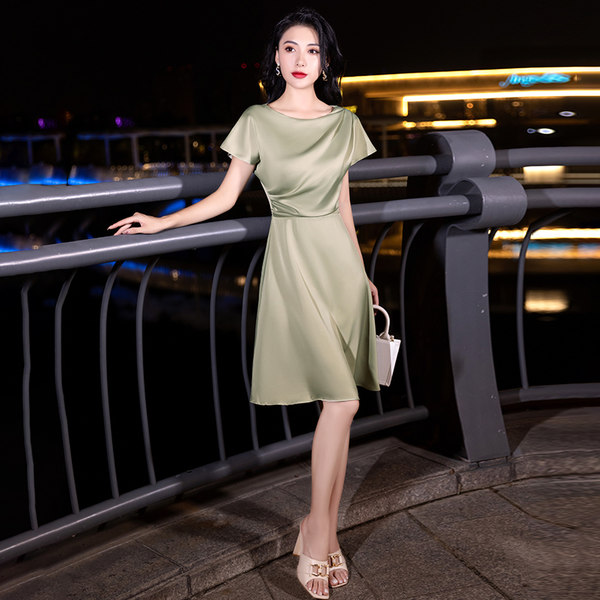 ชุดราตรี ชุดราตรีสวยหรู แบบ ทันสมัย Evening dress