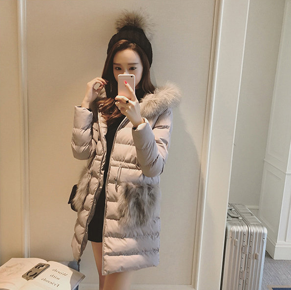 เสื้อกันหนาว ตัวยาว ประดับเฟอร์ฟูๆ ที่ฮู้ด ขนฟูประมาน 3/4 ผ้าร่มเนื้อดีกันลม บุนวมนุ่ม ซิปหน้า เกาหลีมากๆ เทา