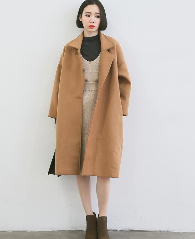 เสื้อโค้ทกันหนาว ทรงสวย สีน้ำตาลครีม แบบผู้ดี ผ้าวูลผสมผิวสัมผัสดี ผ้าเนื้อหนา บุซับในกันลม จะใส่คลุม หรือใส่เป็นเสื้อโค้ทปกติก็เก๋ค่า งานดีเลยน้ารุ่นนี้ พร้อมส่งจ้า สีน้ำตาลครีม โทนอ่อนกว่าในภาพนิดนึง