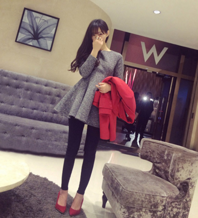 Mini Dress เสื้อแฟชั่นแขนยาว ใส่เป็นมินิเดรสได้ ผ้าทอเนื้อละเอียดสีเทาเข้ม ยืดได้เยอะ ใส่เสื้อโค้ททับอีกชั้นน่ารักมากๆจ้า gray