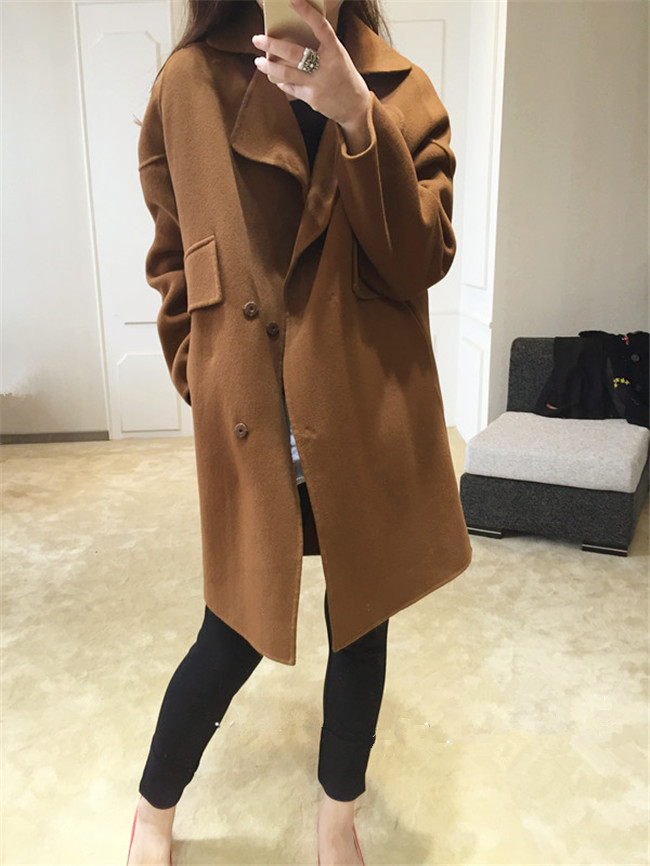 สีน้ำตาล : เสื้อโค้ทกันหนาว ทรงสวย ผ้ากำมะหยี่ผสมสักกะหลาด เนื้อเบา ไม่หนา ทรงไม่เข็งค่ะ บุซับในกันลม พร้อมส่งจ้า