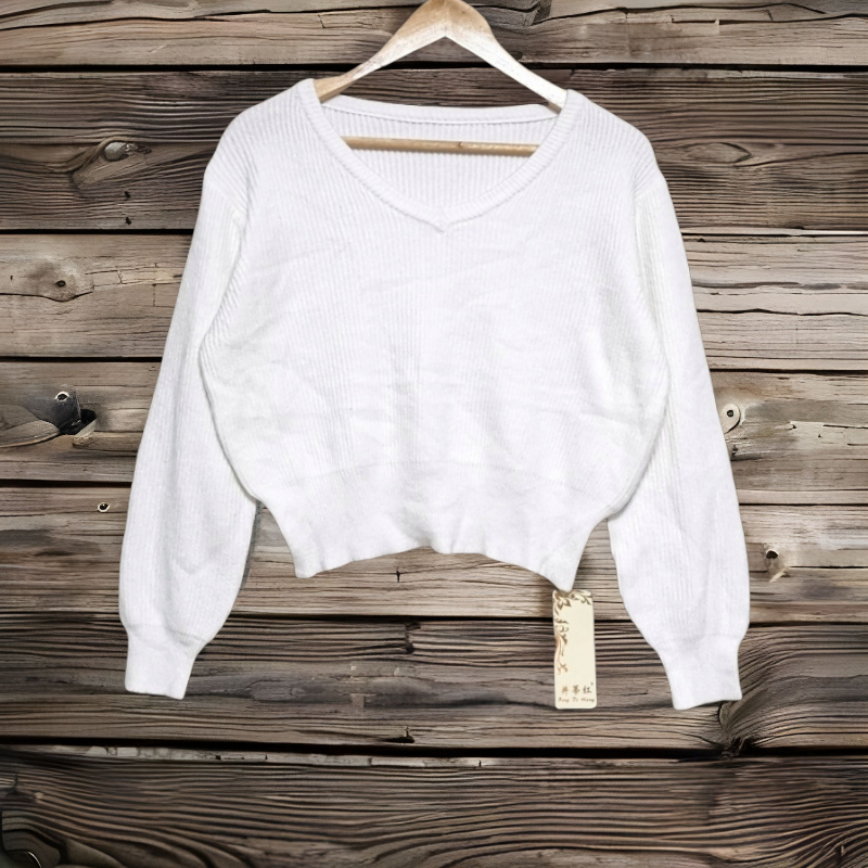 Blouse3898 เสื้อแฟชั่นนำเข้า เสื้อไหมพรมแขนยาวโอเวอร์ไซส์ทรงคอวีสีขาวครีม งานผ้าไหมพรมเนื้อดีหนานุ่มเนียนยืดขยายได้เยอะ งานน่ารักแมทช์กับยีนส์เอวสูงดูดีมาก