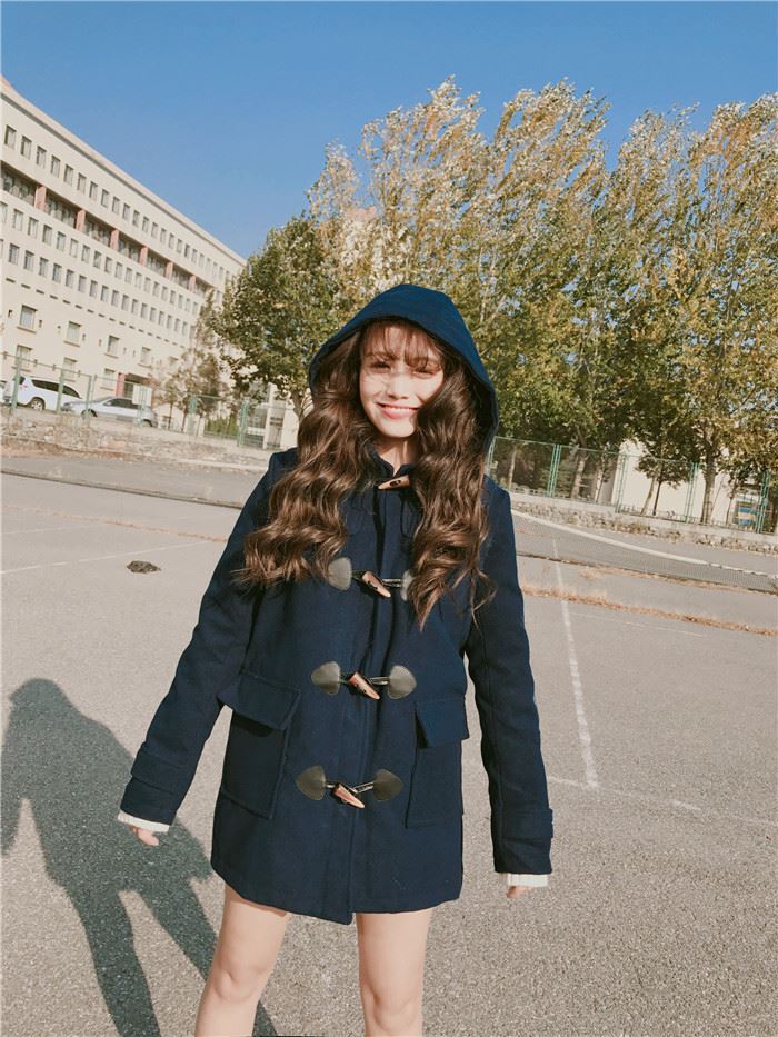 เสื้อโค้ทกันหนาว สีกรมท่า ทรงสวย รุ่นนี้เก๋ตรงกระดุมเลยจ้า ผ้าวูลเนื้อหนาบุซับในกันลม สีกรมท่า