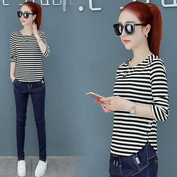 เสื้อผ้าแฟชั่นผู้หญิง เสื้อเชิ้ตแบบฮิตๆ T-shirt ผู้หญิง BY Yiyi