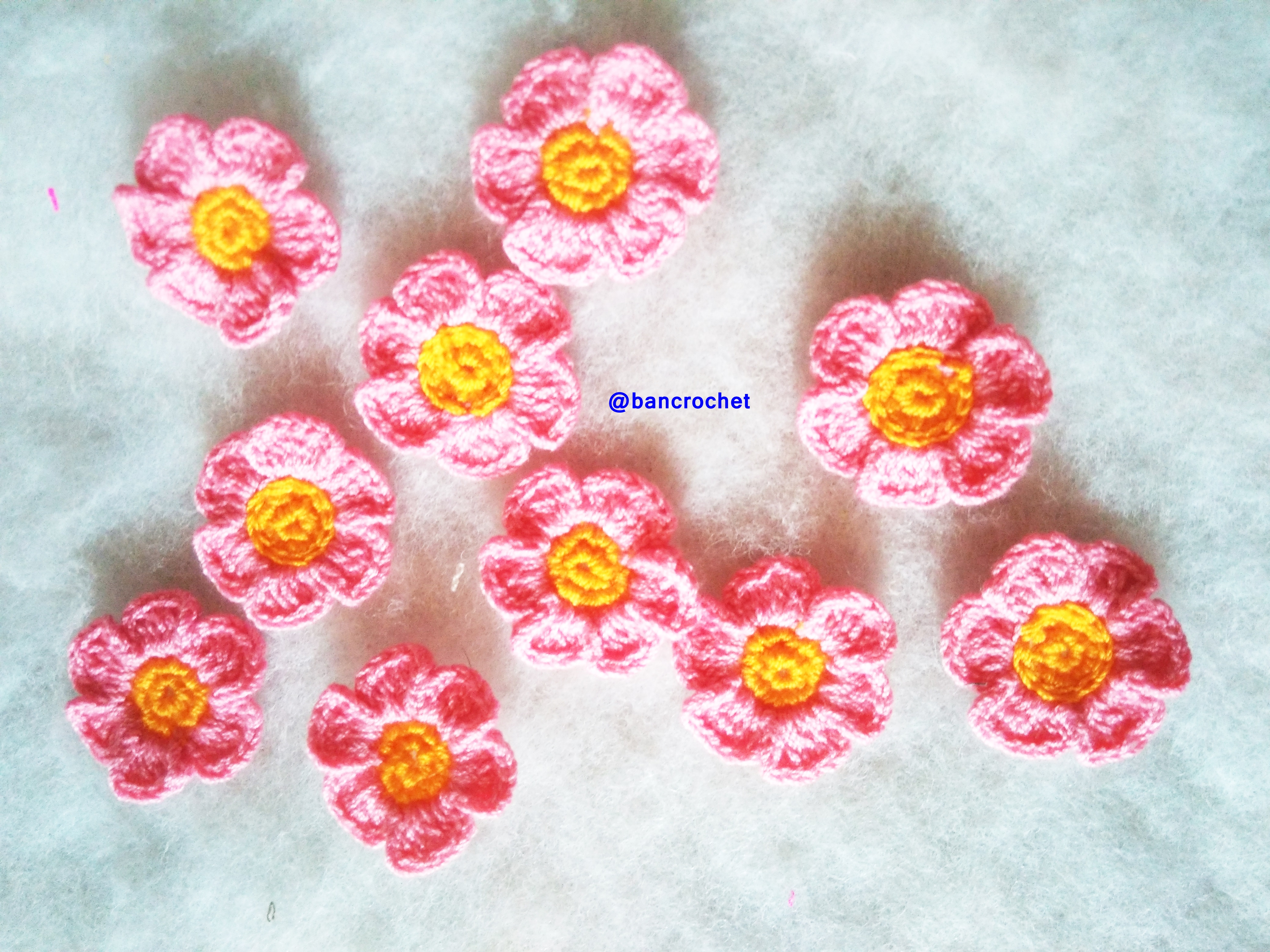 Bancrochet ดอกไม้ถักโครเชต์ crochet flowers ชมพูอมส้ม 3 cm