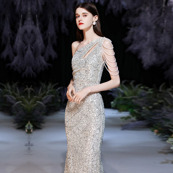 ชุดราตรี ชุดราตรีสวยหรู แบบ ทันสมัย Evening dress