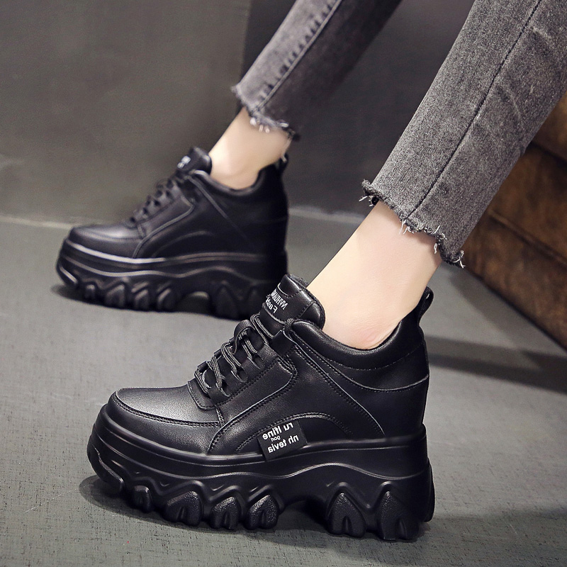 รองเท้าผ้าใบเสริมส้นสูง ไซต์35-39 สนใจทักแชท ฟรีค่าส่ง!