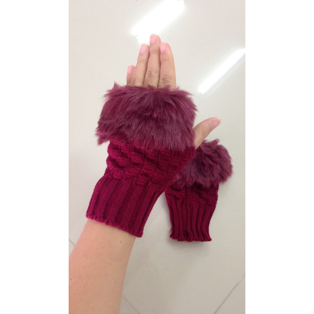 ถุงมือไหมพรม แต่งขนเฟอร์ กันหนาวน่ารักๆ พร้อมส่ง