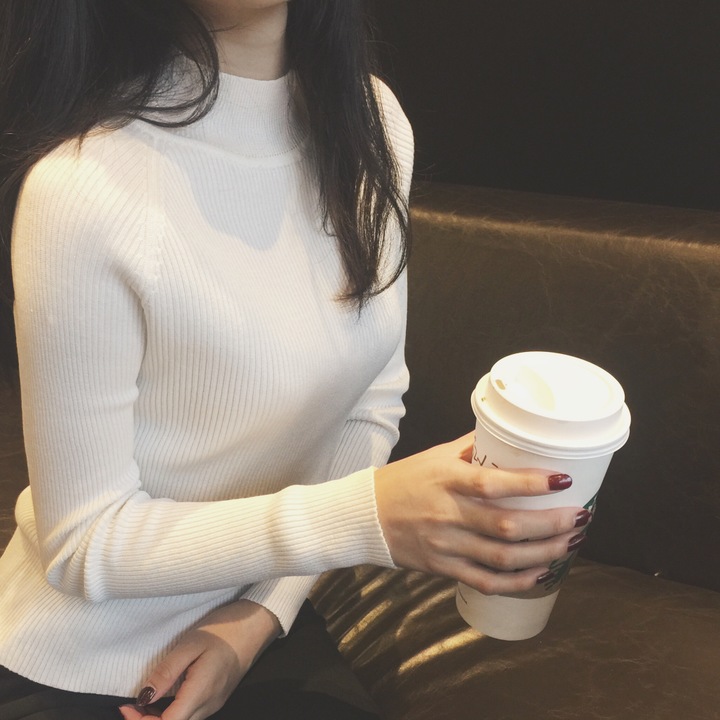 สีขาว: เสื้อสเวตเตอร์ ไหมพรมคอตั้ง ลายทางในตัว ผ้ายืดได้เยอะ