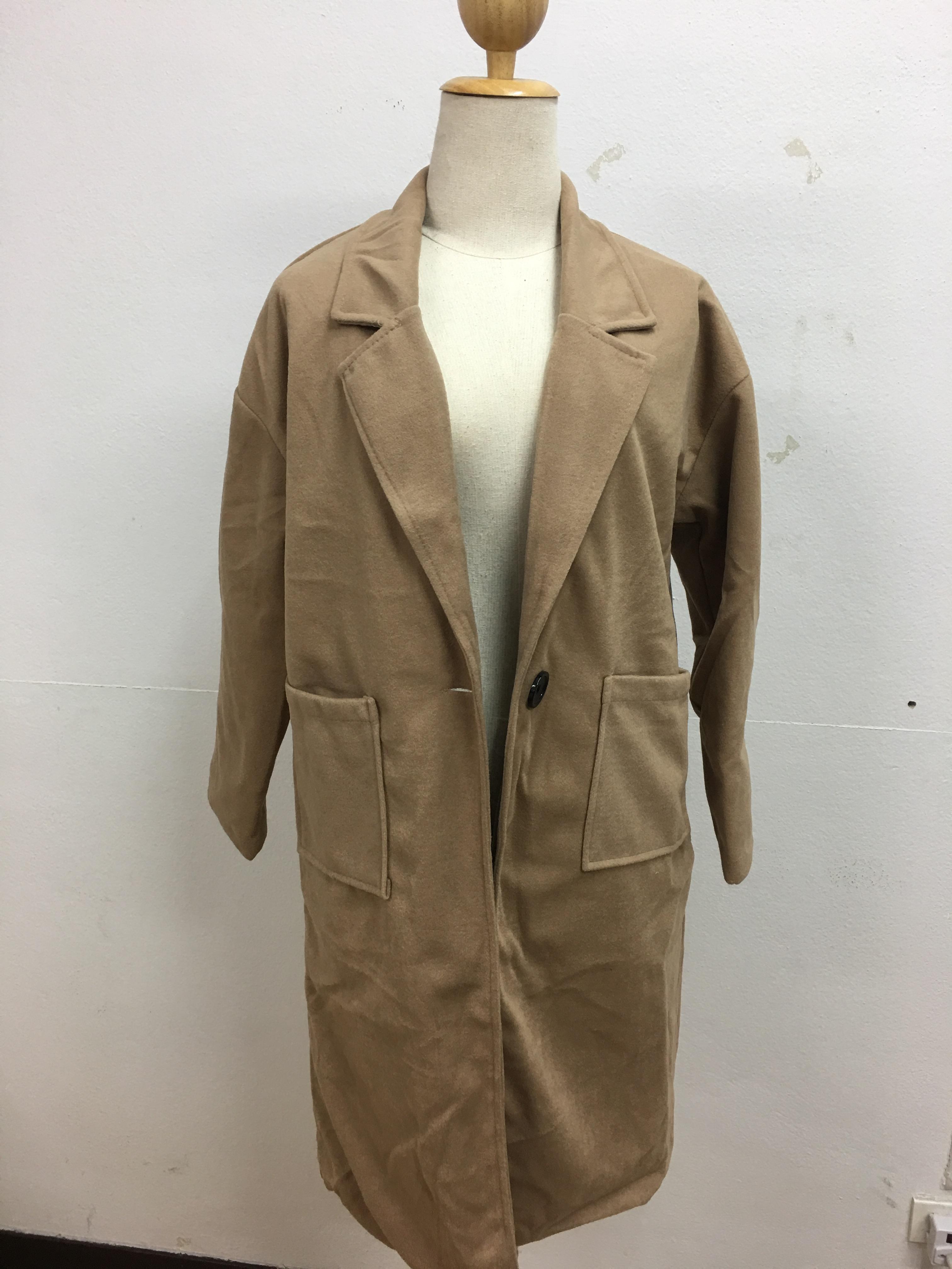 เสื้อโค้ททรงสวย แบบผู้ดี ผ้าสักกะหลาดผสมสำลี เนื้อไม่หนา บุซับในกันลม จะใส่คลุม หรือใส่เป็นเสื้อโค้ทปกติก็ได้ พร้อมส่งจ้า สีน้ำตาล,สีกรมท่า