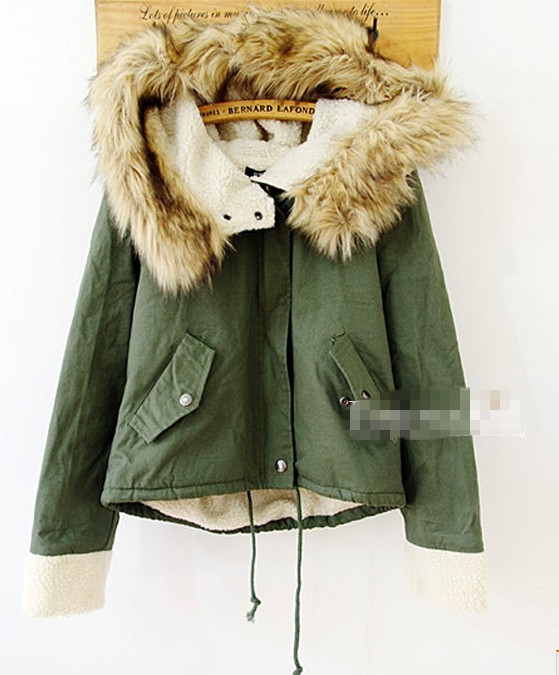 เสื้อกันหนาวฮู้ดดี้ แต่งขนเฟลอรอบฮู้ด น่ารัก ผ้านิ่มมากๆ หนา บุซับในขนแกะกันหนาวได้ดีเลยค่ะ พร้อมส่ง สีเขียวขี้ม้า สีเขียวขี้ม้า