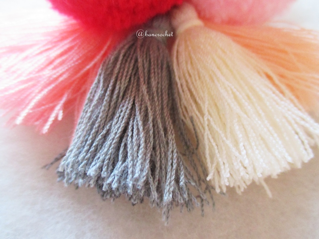 พู่+ปอมปอมแขวนกระเป๋าถักโครเชต์ pompom