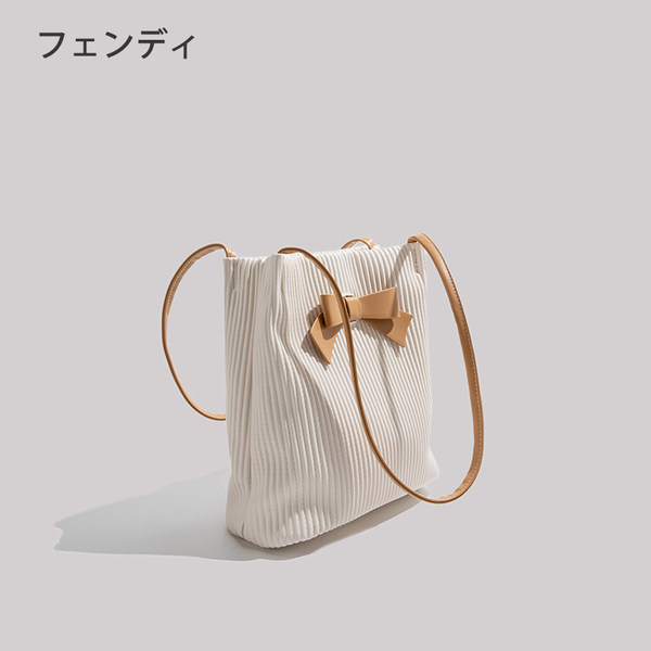 กระเป๋าสะพายข้างผู้หญิง กระเป๋าสะพายสไตล์เกาหลี By Japanese フェンディ authentic bag