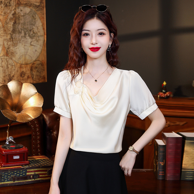 เสื้อเชิ้ตผู้หญิงใส่ทํางาน 390 บาทต่อชิ้น ฟรีค่าจัดส่ง