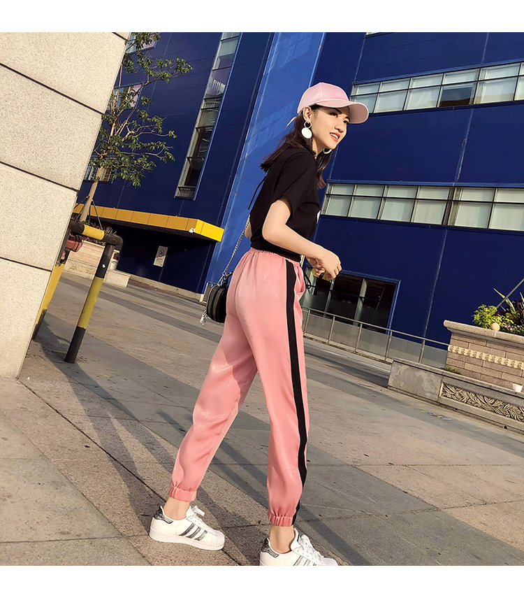 Set_bt1770 ชุดเซ็ท 2 ชิ้น(เสื้อ+กางเกง) เสื้อยืดแขนสั้นสีดำผ้าคอตตอนเนื้อดีนุ่มยืดหยุ่นสูงใส่สบาย+กางเกงขายาวปลายขาจัมพ์สีชมพูแต่งแถบข้างสีดำ เอวยางยืด มีกระเป๋าข้าง ผ้าซาตินกำมะหยี่เนื้อดีนุ่มใส่สบาย งานน่ารักเก๋ๆ ใส่สวย งานเซ็ทเข้าชุดสุ