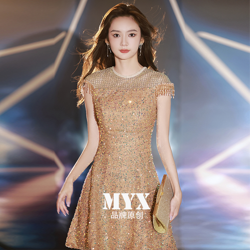 ชุดราตรี ชุดราตรีสวยหรู แบบ ทันสมัย Evening dress