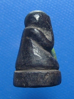 พระปิดตาไม้แกะ