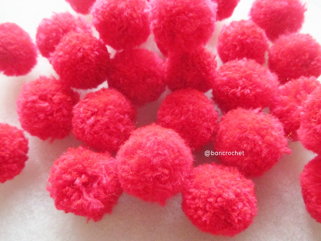 ปอมปอมไหมพรม ขนาด 2.5-3 ซม pom poms crochet แดง 2.5-3ซม.