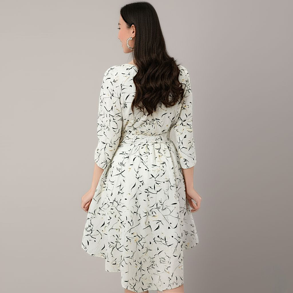 Dress4695 เดรสลายดอกไม้พื้นสีครีม แขนสี่ส่วน เอวสม็อครอบ มีผ้าผูกเอว ทรงหน้าสั้นหลังยาว ผ้าโพลีเนื้อดียืดได้นิดหน่อย มีซับในช่วงกระโปรง งานดีทรงดีลายสวย ใส่เที่ยว/ใส่ทำงานได้
