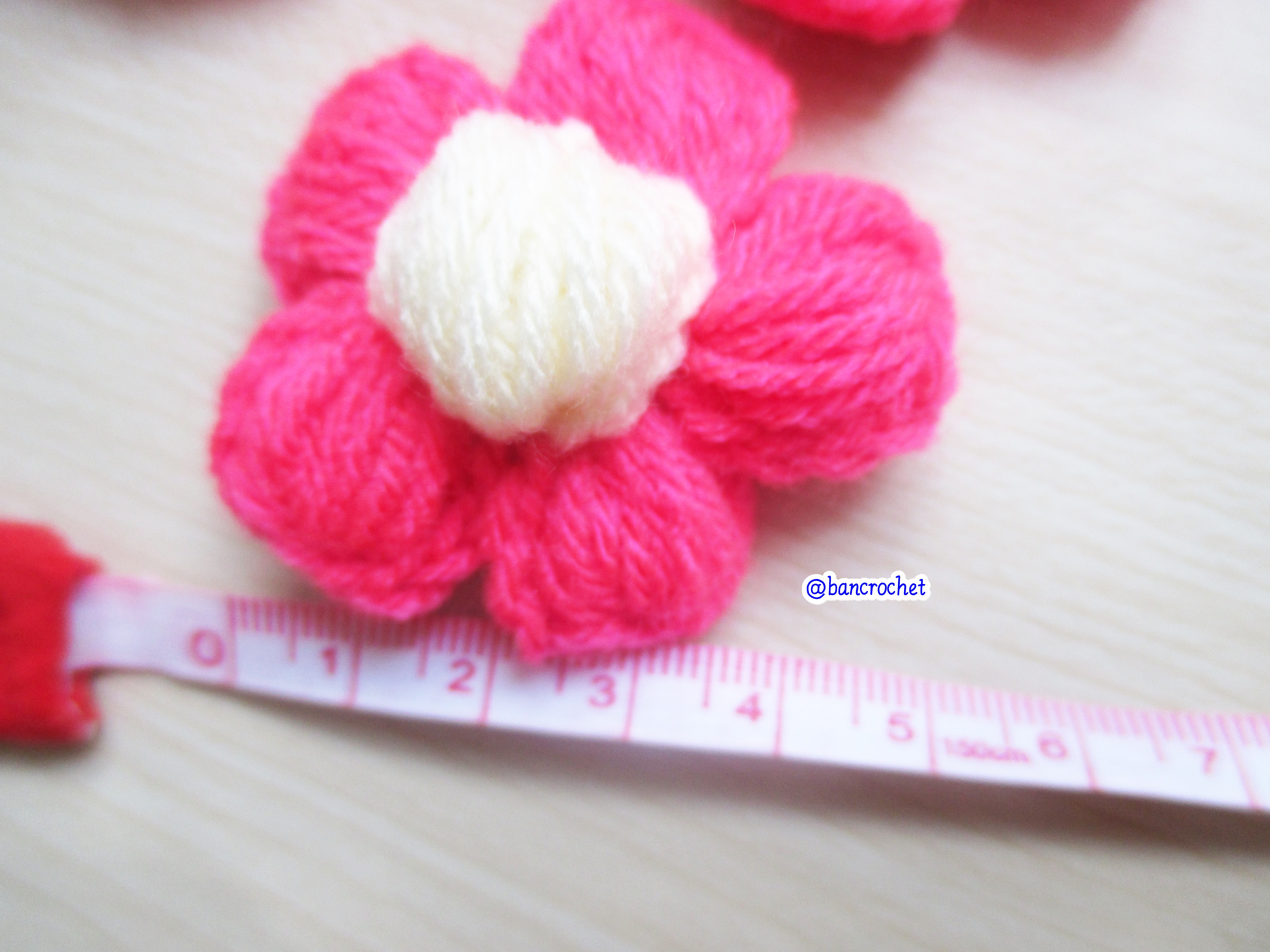 Bancrochet ดอกไม้ถักโครเชต์ฟูๆ crochet Flowers ชมพูอมส้ม 5 cm