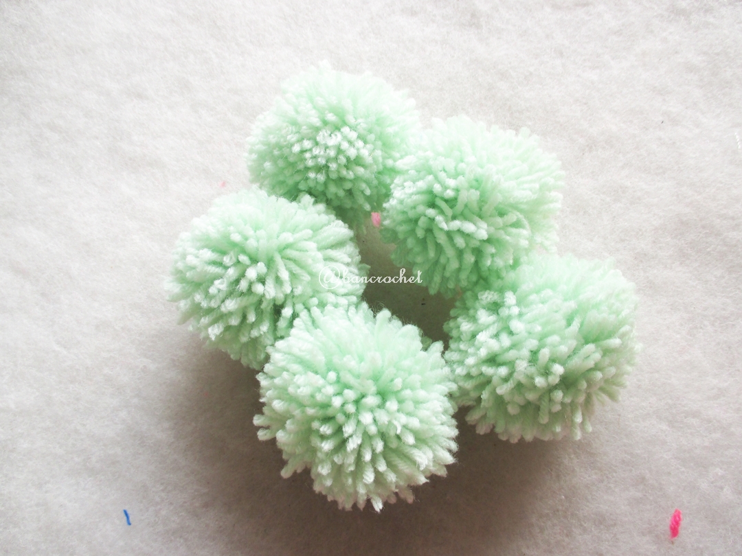 ปอมปอมไหมพรมสีเขียวอ่อน ขนาด 2 นิ้ว pompoms crochet