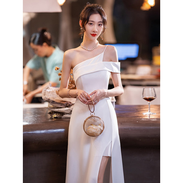 ชุดราตรี ชุดราตรีสวยหรู แบบ ทันสมัย Evening dress