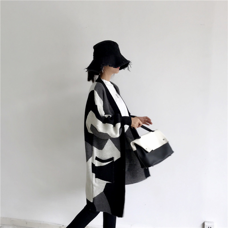 เสื้อคลุมกันหนาว ยาว 34 นิ้ว ไหมพรม ทอลายขาวดำ เก๋ๆ