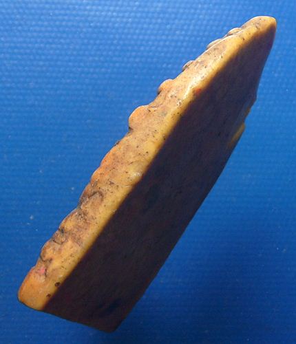 พระเนื้อผงพระธาตุขามแก่นพิมพ์ใหญ่โบราณ