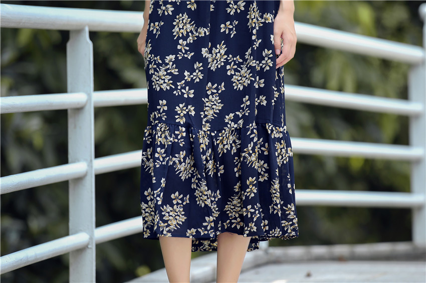 Dress4554 ชุดเดรสยาวสายเดี่ยวลายดอกไม้สีกรมท่า มีเสื้อตัวในผ้านิ่มยืดเยอะ ผ้าชีฟองเนื้อทรายเนื้อหนาสวยมีน้ำหนักทิ้งตัว งานสวยผ้าใส่สบาย งานดีทรงดีลายสวย สายบ่าปรับระดับได้
