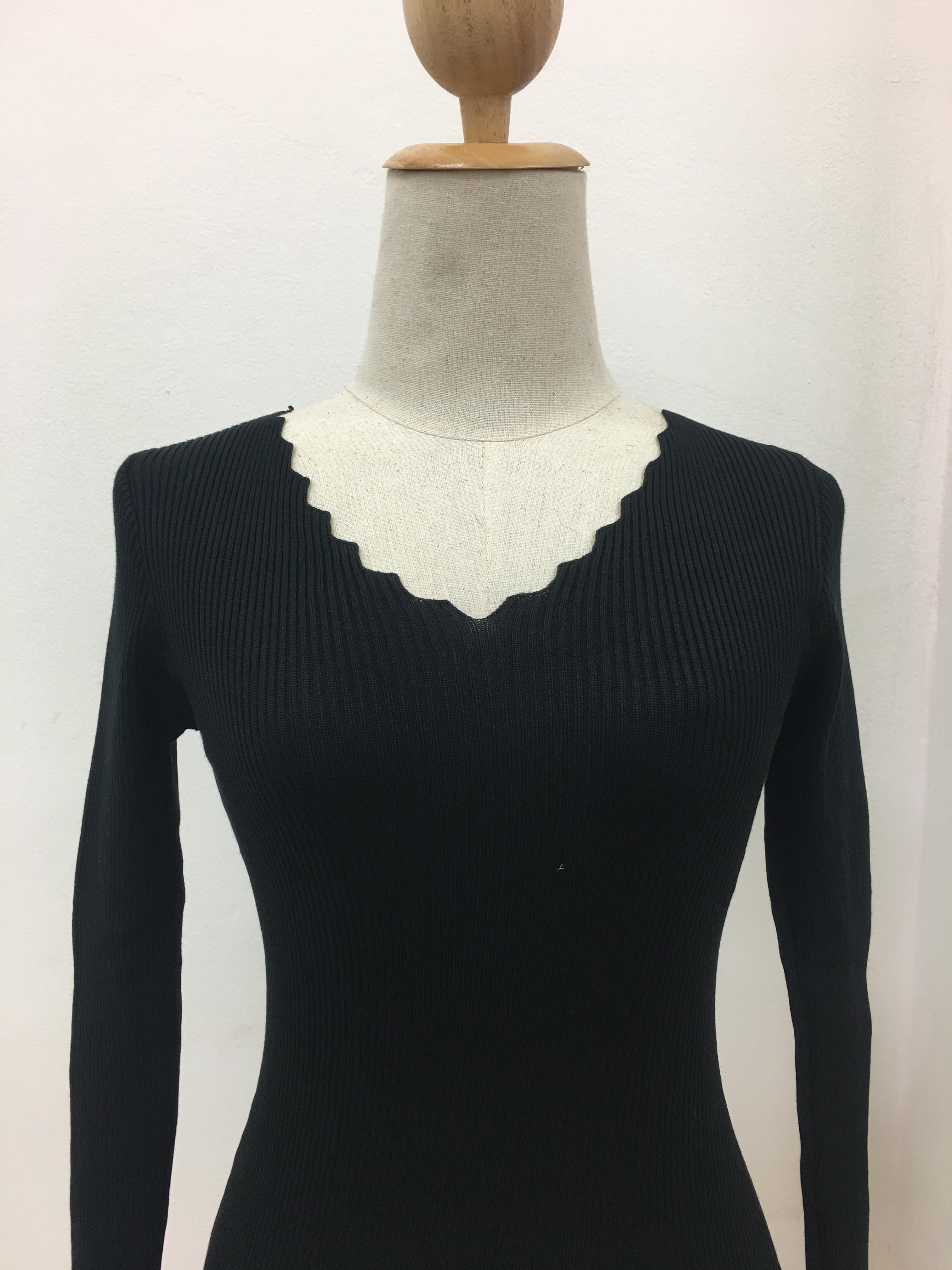 เสื้อไหมพรม ตัวยาว ผ้าร่อง คอวี พร้อมส่ง