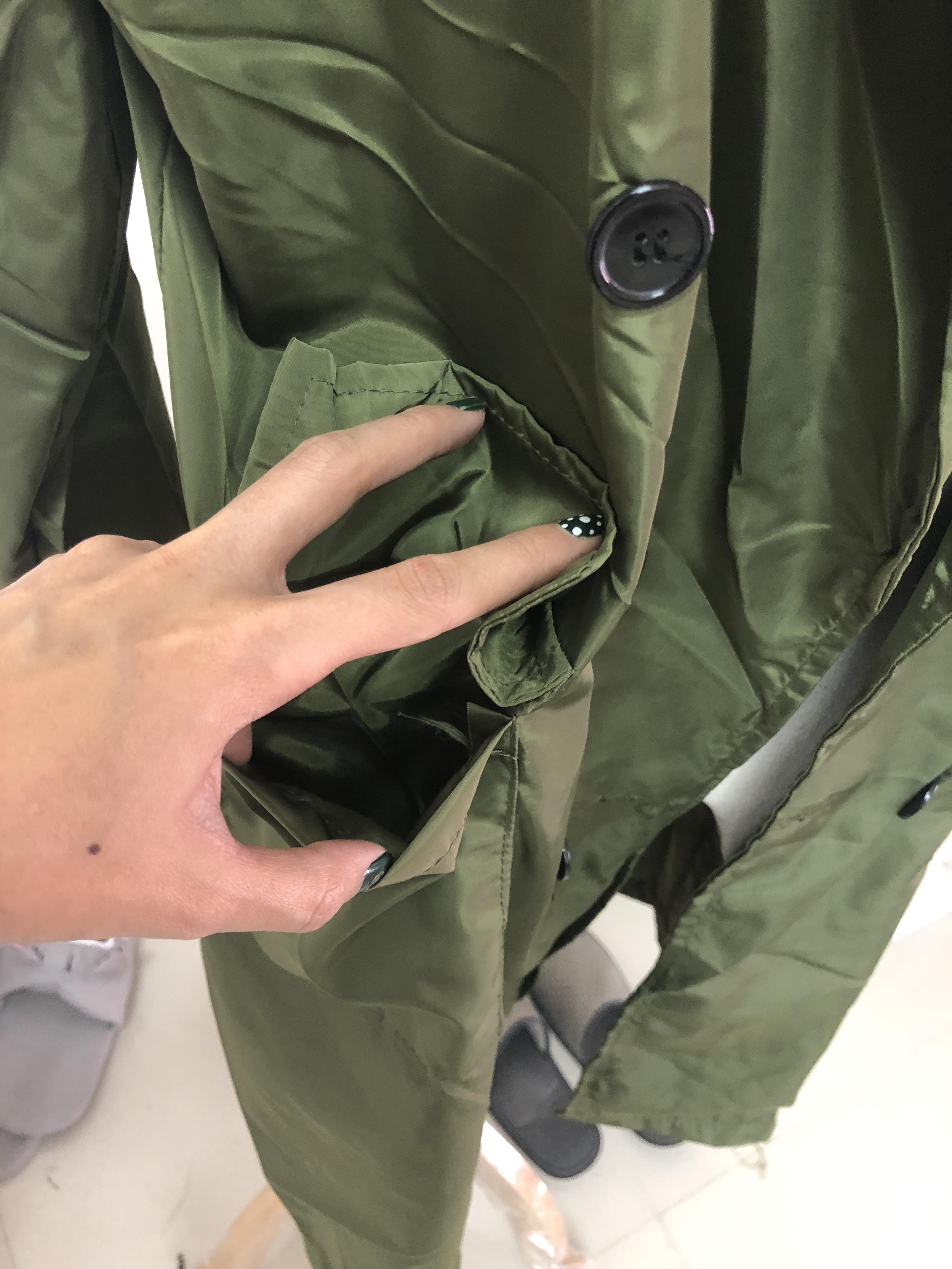 เสื้อคลุมสไตล์เกาหลี ผ้าร่ม ทรงยาว ไม่หนา ใส่คลุมกำลังดี เท่ๆ พร้อมส่งเลยจ้า