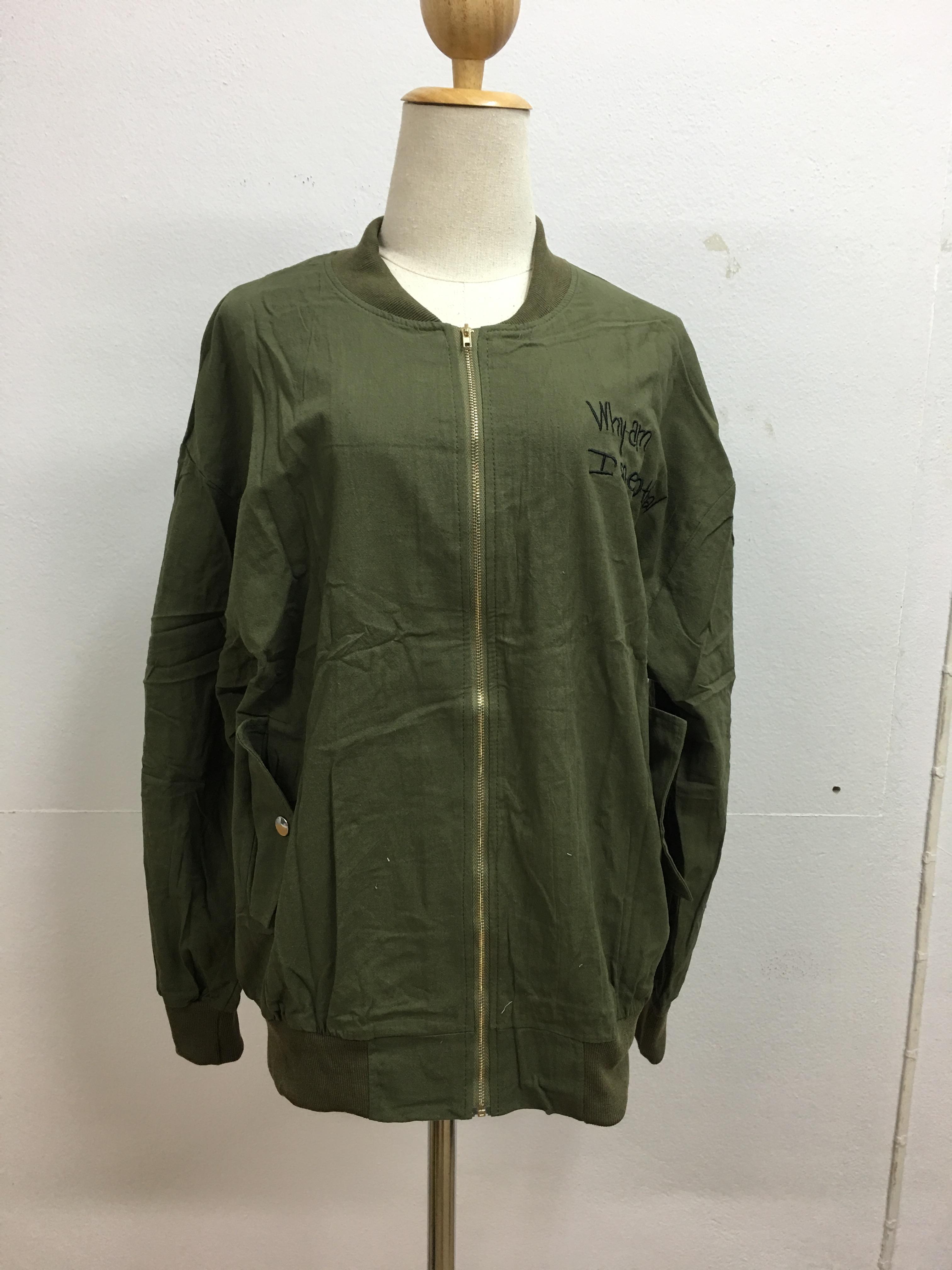 เสื้อคลุมสไตล์เกาหลี ตัวโคล่ง ผ้าทิ้งตัว แต่งลายปัก พร้อมส่ง