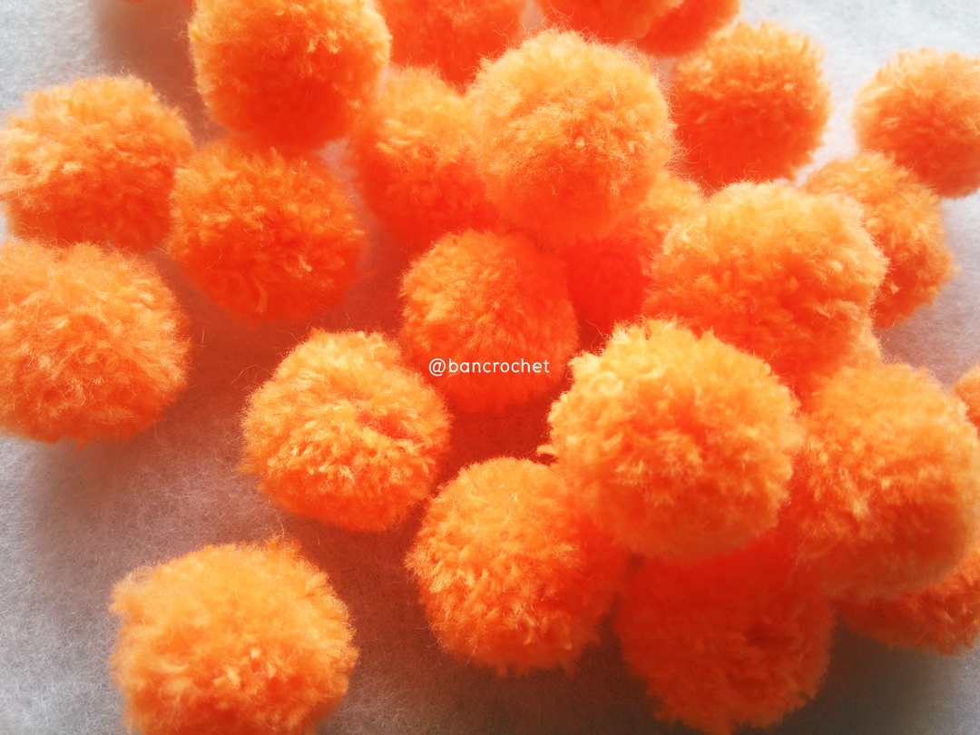 ปอมปอมไหมพรม ขนาด 2.5-3 ซม pom poms crochet ส้ม 2.5-3 ซม.